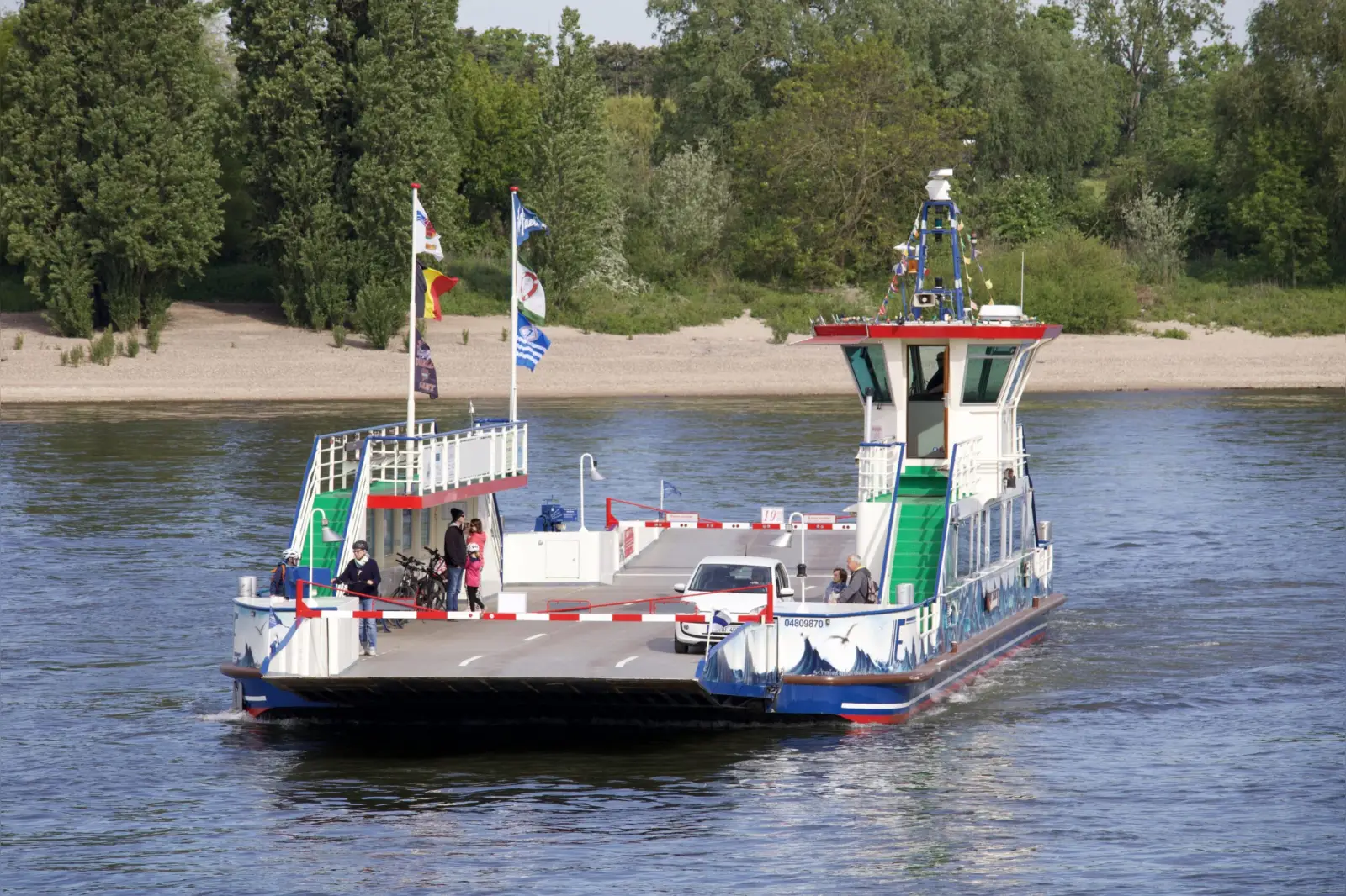 Ab Montag, 1. Juni, fährt die Michaela II zwischen Langst und Kaiserswerth wieder täglich. Foto: ah