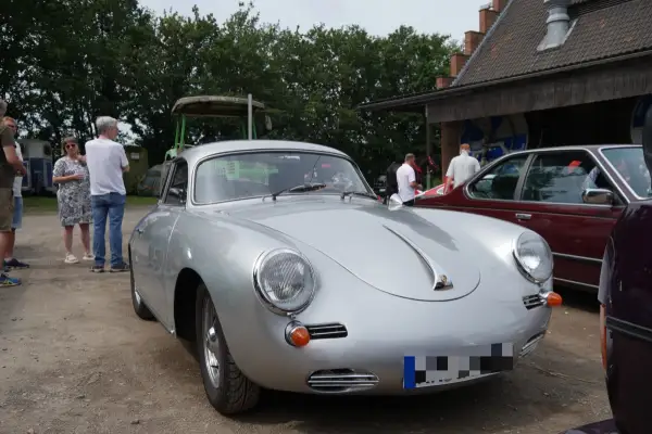 Oldtimer-Treff auf dem Reiterhof – Benzin, Bratwurst und Kutschfahrten