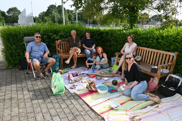 Erstes Nachbarschafts-Picknick auf der Schützenwiese in Rahm