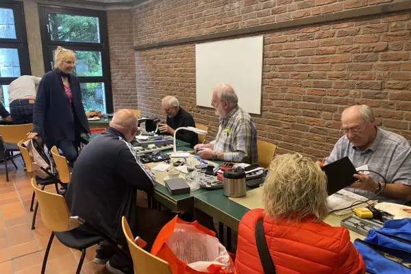 Im Reparaturcafé Kaiserswerth bekommen defekte Geräte eine zweite Chance