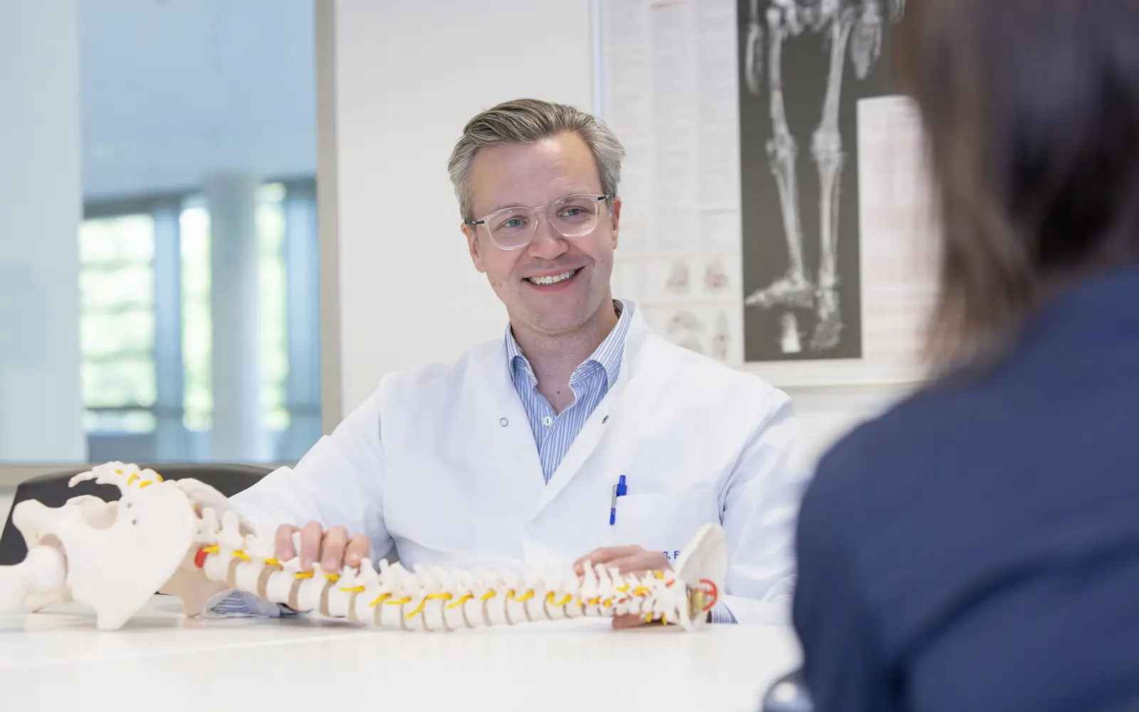 Chefarzt Prof. Dr. Sönke Frey lädt mit seinen Kollegen des Wirbelsäulenspezialzentrums zum 6. Kaiserswerther Rückennachmittag ein. Foto: Kaiserswerther Diakonie/Frank Elschner