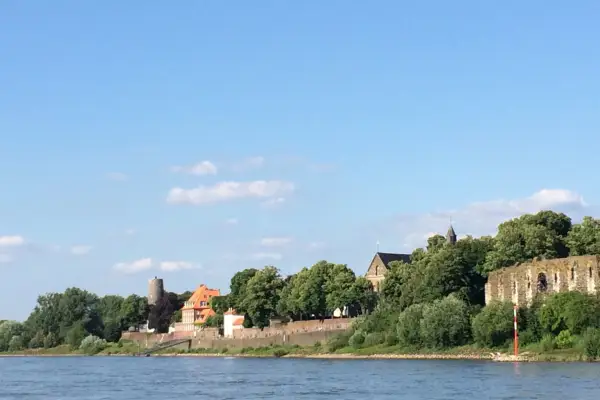 Historikerin führt durch die Geschichte Kaiserswerths