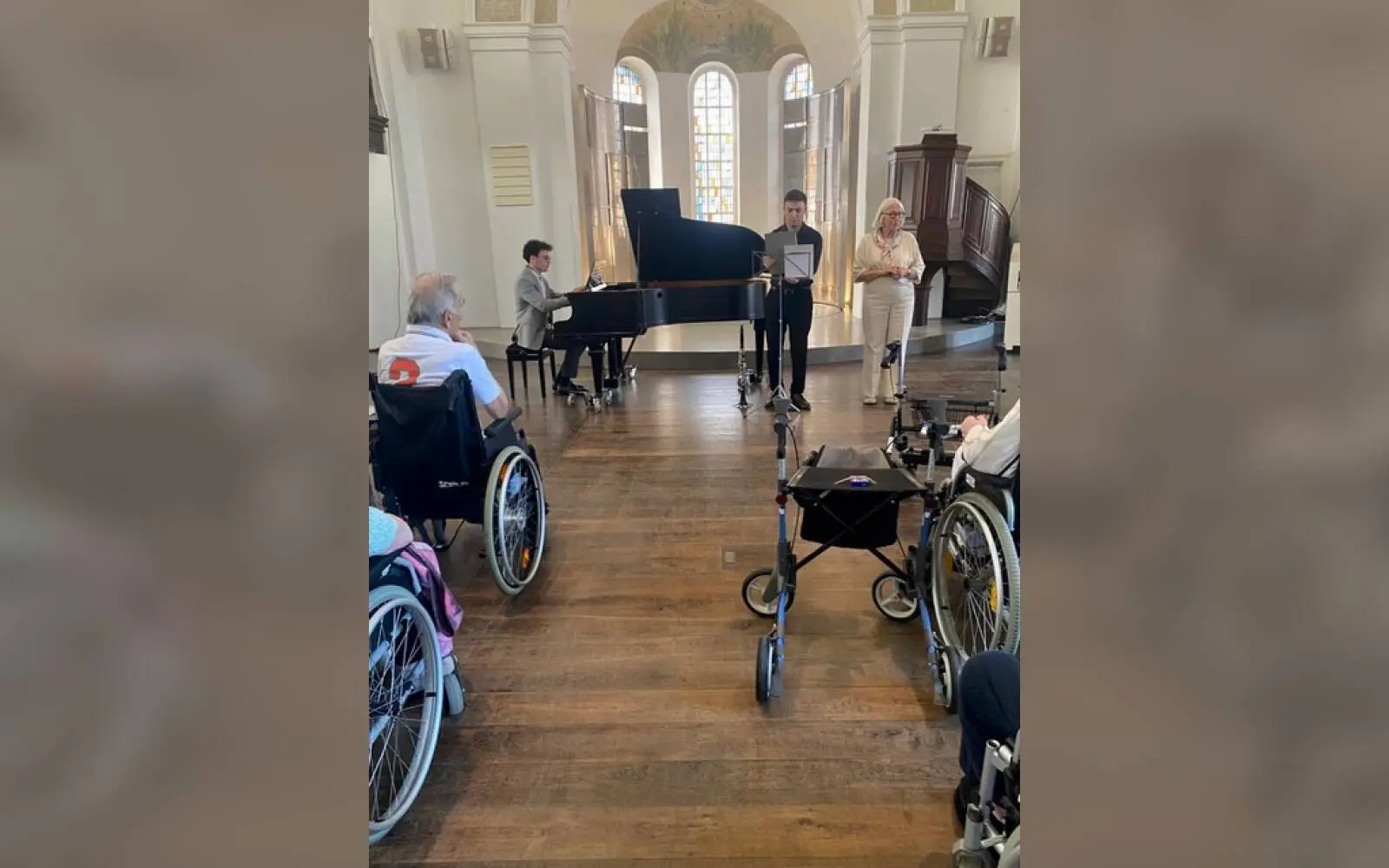 In der Kulturkirche des Stammhauses Kaiserswerth spielten Davit Sarukhanyan und Yevhenii Motorenko für die Bewohner und Gäste. Foto: privat