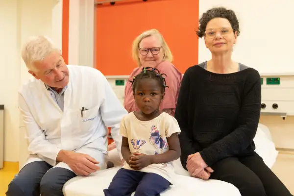 Ärzte retten dreijährige Odeth aus Angola mit ungewöhnlicher Operation