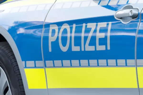 Auto erfasst Fußgänger in Großenbaum: 81-Jähriger schwer verletzt