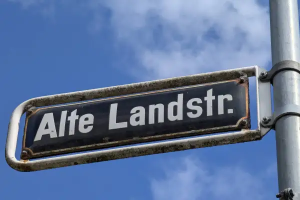 In der Alten Landstraße in Kaiserswerth wird ab Ende August der Kanal saniert