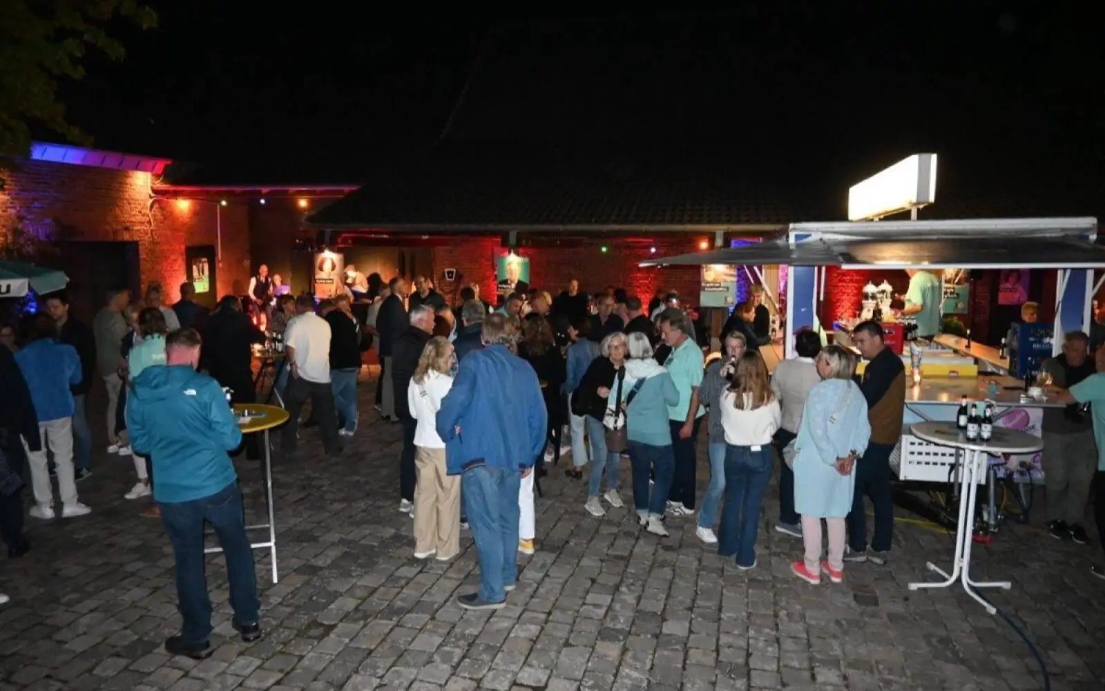 Bis in den Abend wird beim Innenhof-Fest im Petershof gefeiert, am Freitag, 4. September, sorgt dort die Liveband „Klaus Klaas & Friends" für Musik. Der Eintritt ist frei.