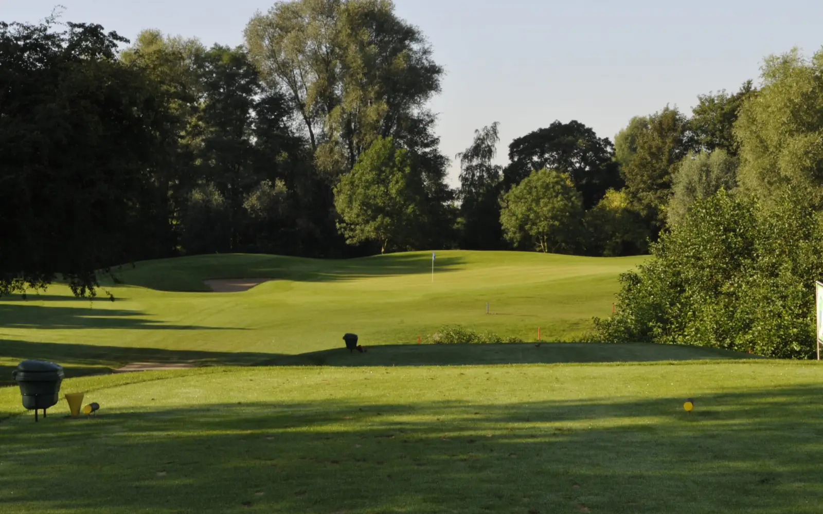 Ein achtköpfiges Greenkeeping-Team sorgt bei Golf&more Huckingen für die Spielbedingungen. Foto: privat
