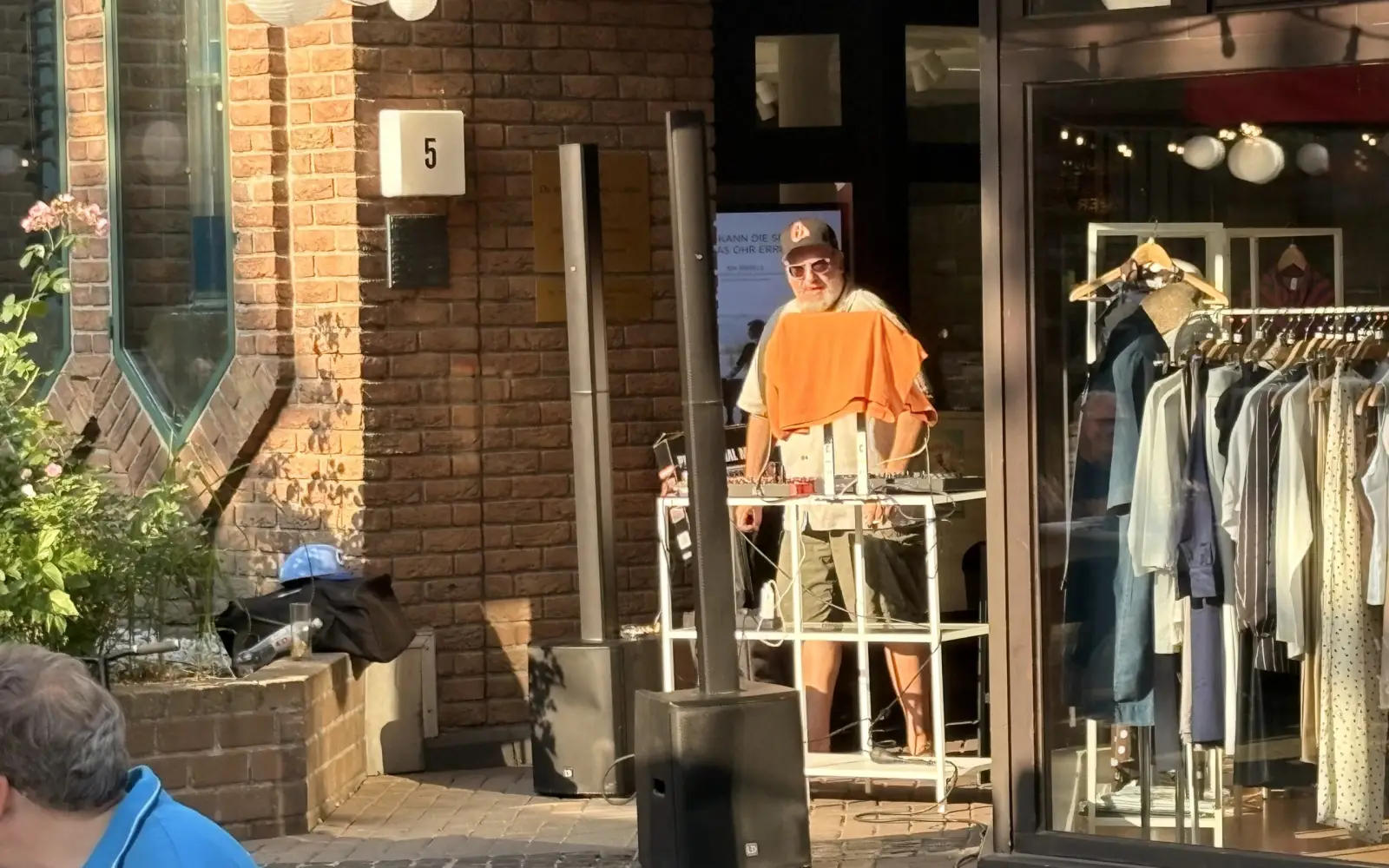 Ein DJ sorgte den gesamten Tag für die passende Musik. Foto:cj