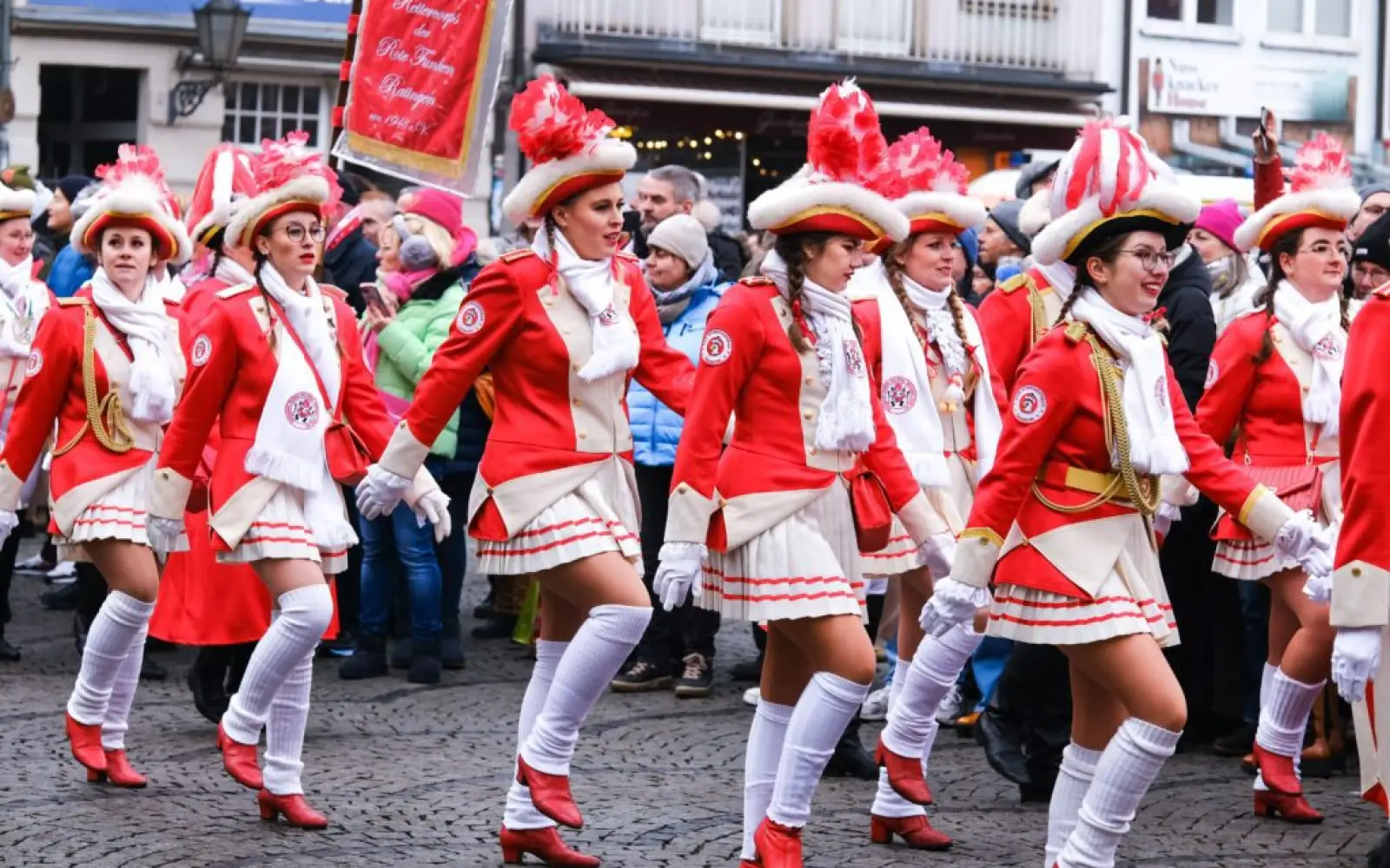 Impressionen vom Tag des Karnevals am 11. Januar: hier tanzende Funkenmariechen. Foto: Michael Gstettenbauer / Stadt Düsseldorf
