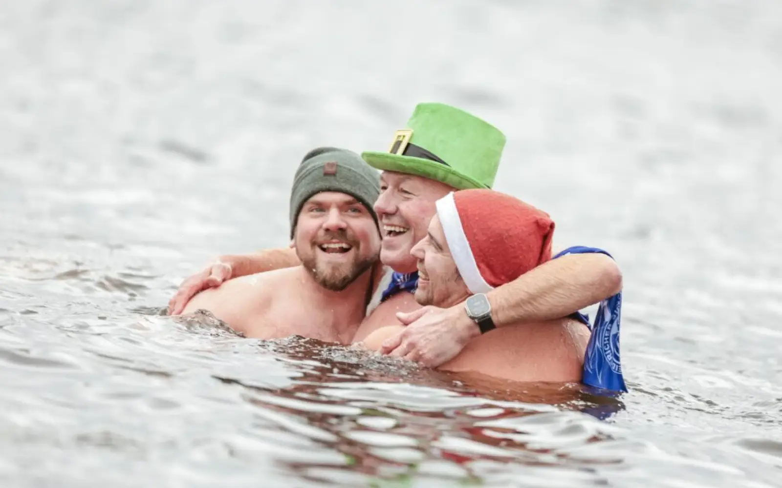 Auch bei kalten Temperaturen lässt es sich im Wasser gut aushalten. Foto: ASCD