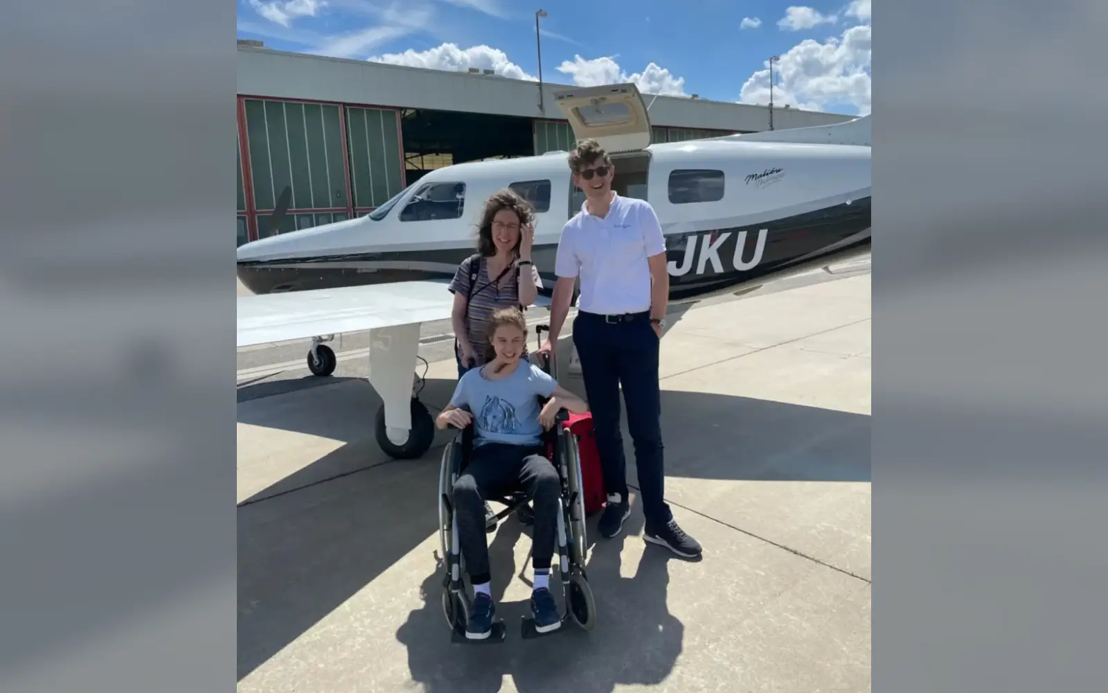Constanze mit Pilot Neuhaus. Foto: Flying Hope