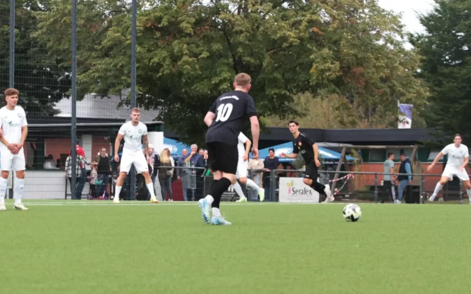 Auf der Platzanlage am Neusser Weg siegte die Heimmannschaft mit 3:1. Foto: Antje Eichwald