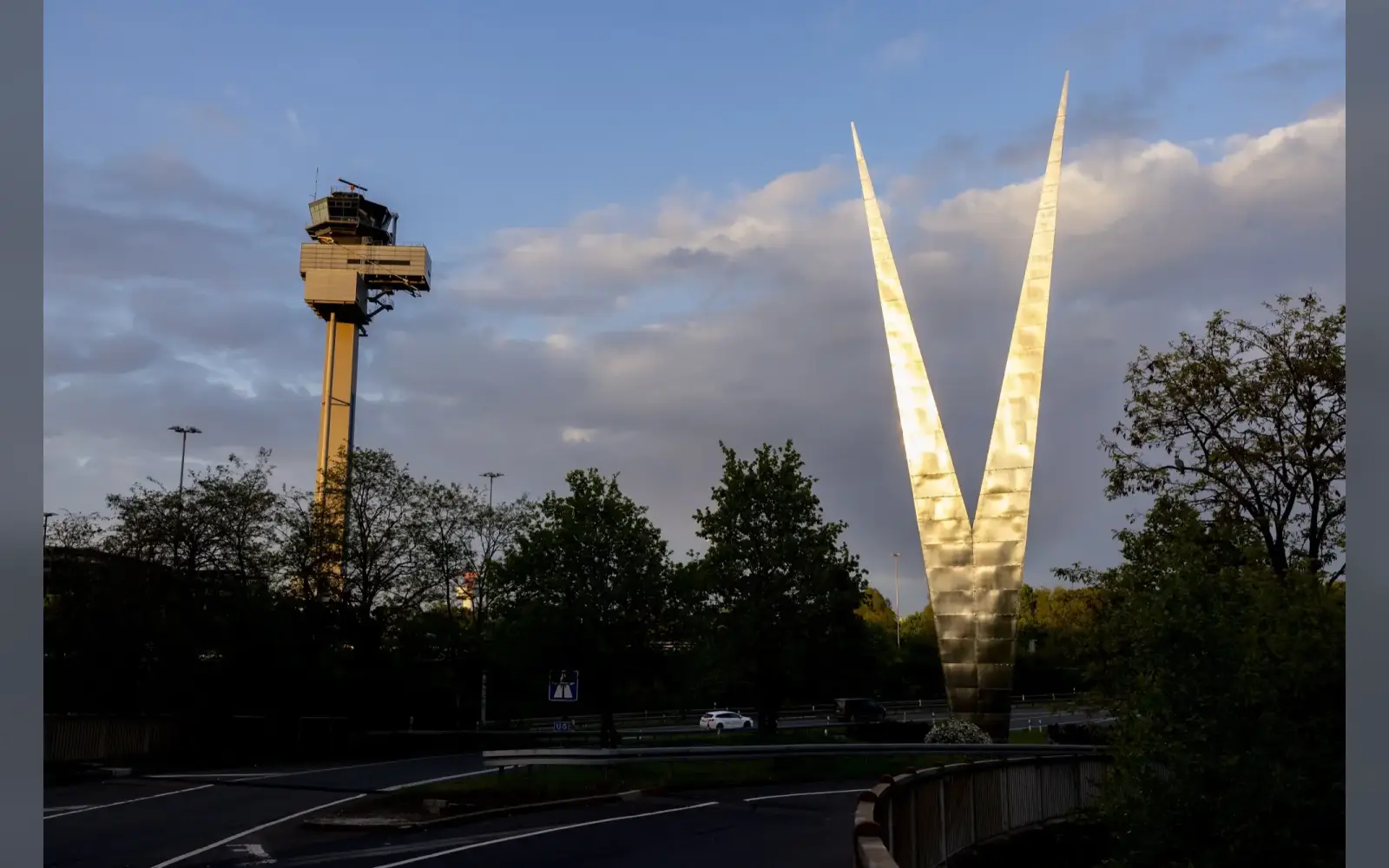 Max-Kratz-Pylon_2