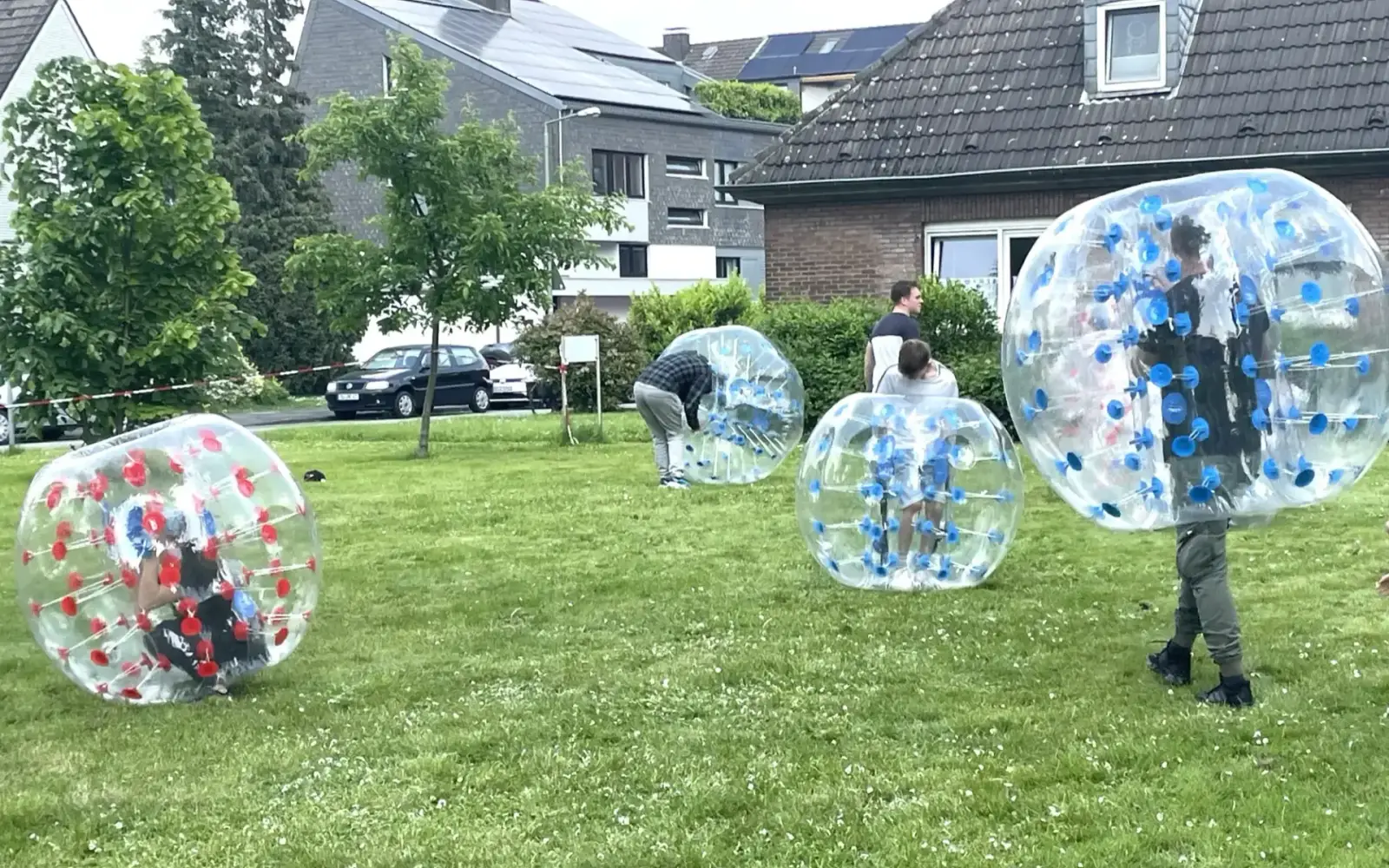 In Huckingen konnte man „Bubble-Fußball“ ausprobieren. Foto: www.evgds.de