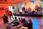 CHILLIN CON COVER spielte abends im Gemeindesaal. Foto: sam