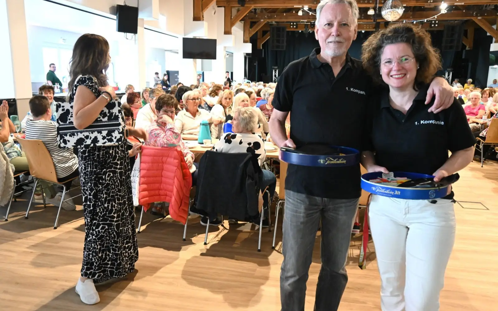 Als Losverkäufer waren Alexandra Jockel und Hansi Weiler sehr erfolgreich. Foto: sam