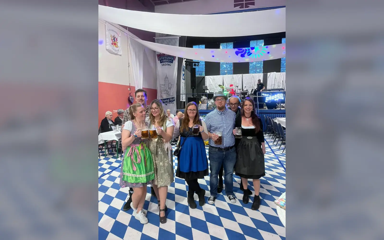Die Oktoberfestband Roland Brüggen spielte schon 2024 auf, in diesem Jahr kommt DJ Carlos dazu. Archivfoto: Schützenverein Stockum