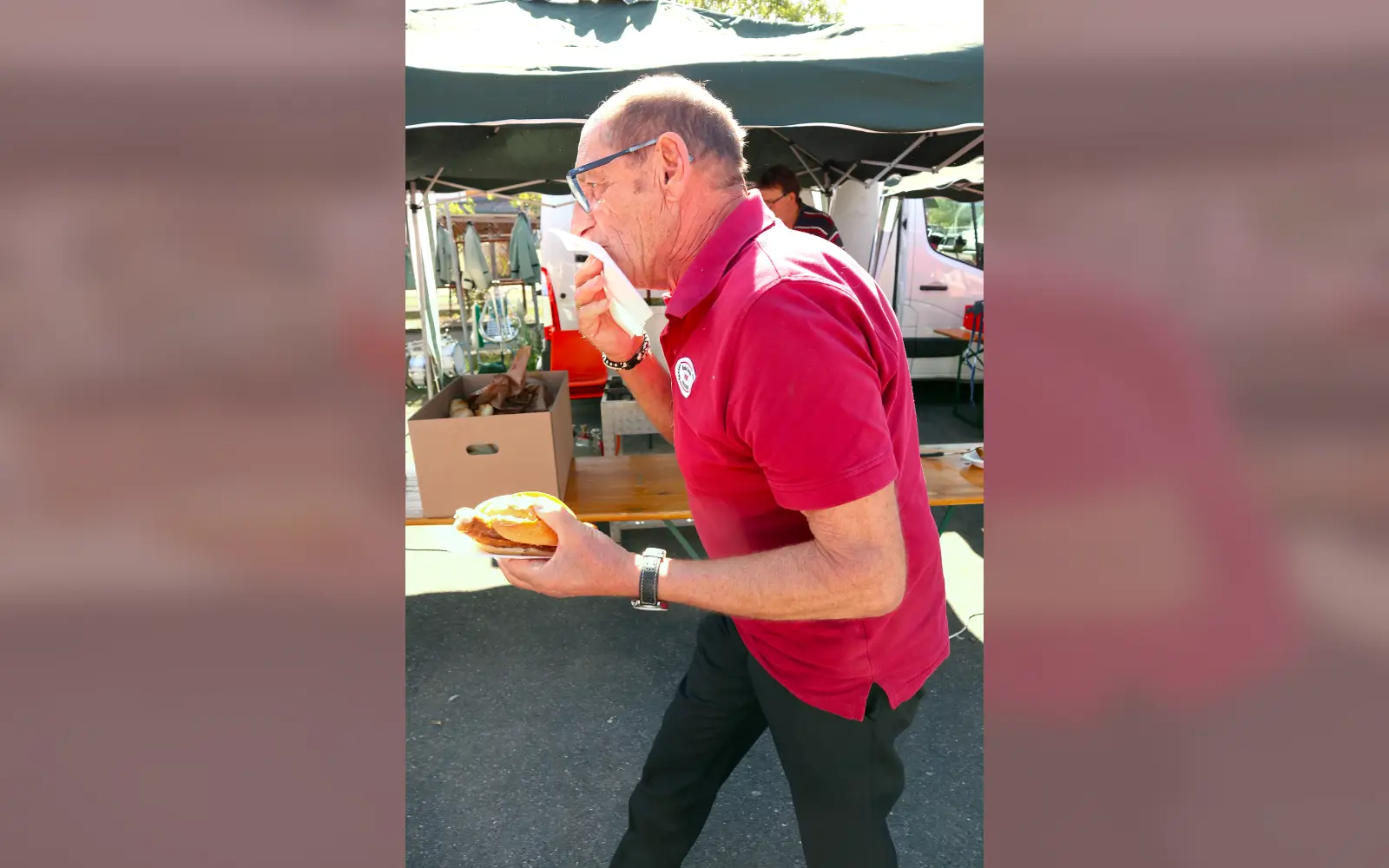 Die Bratwürste waren heiß begehrt. Foto: vj