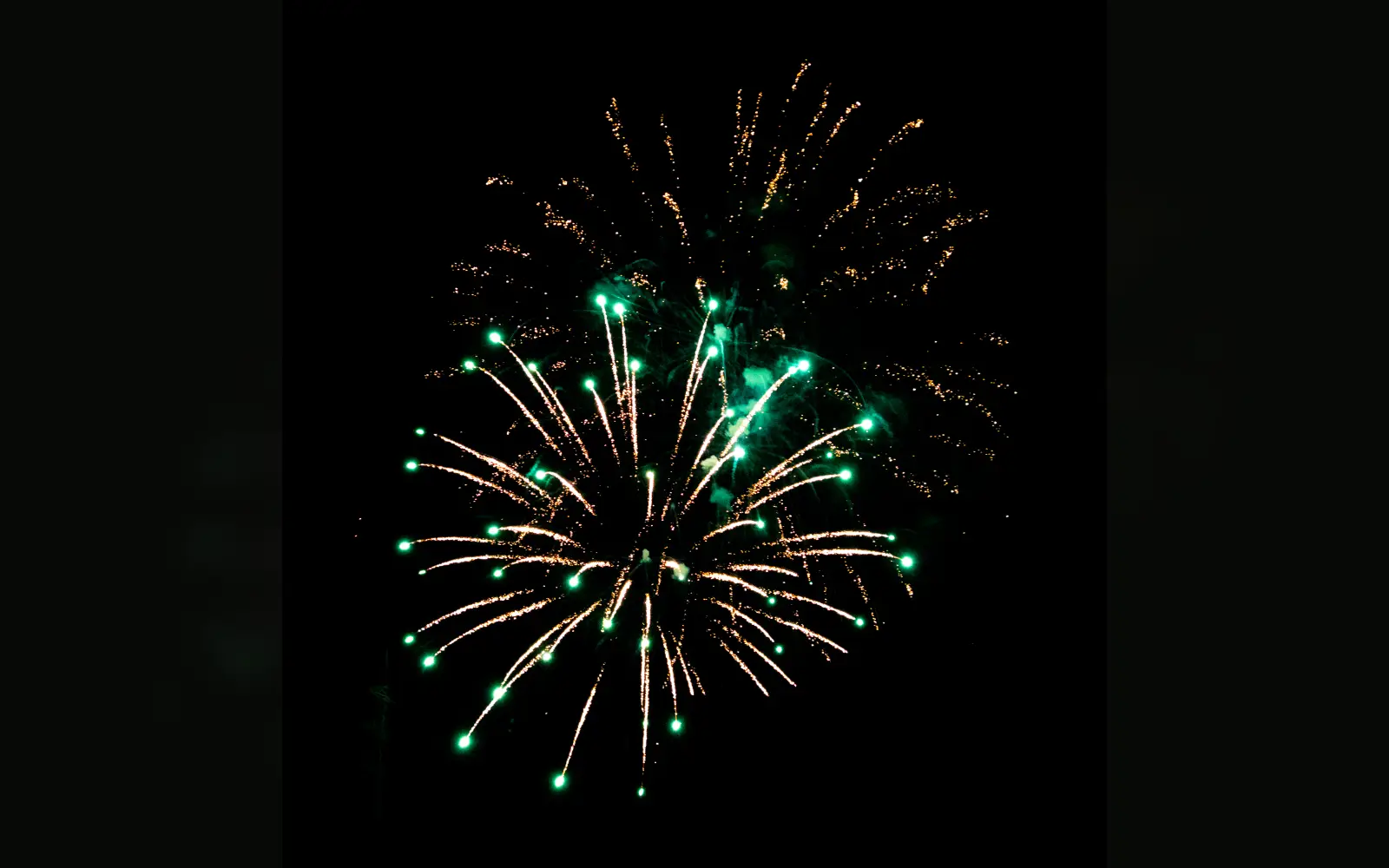 Nach dem großen Zapfenstreich an der Kellnerei steigt am Samstag gegen 21.30 Uhr ein Höhenfeuerwerk der Kategorie F4 über Angermund auf. Archivfoto: vj
