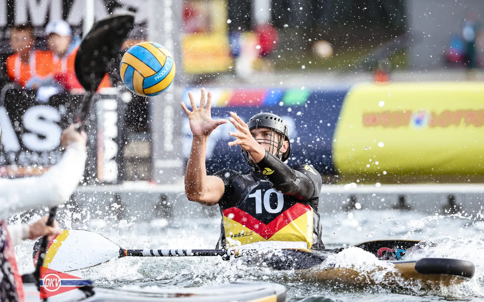 Die deutschen Herren gewannen ihre ersten beiden Spiele der Kanupolo-Weltmeisterschaft auf der Regattabahn in Wedau gegen Japan mit 7:0 und gegen Chinesisch-Taipeh mit 4:0. Foto: DKV/Florian Schwarzbach