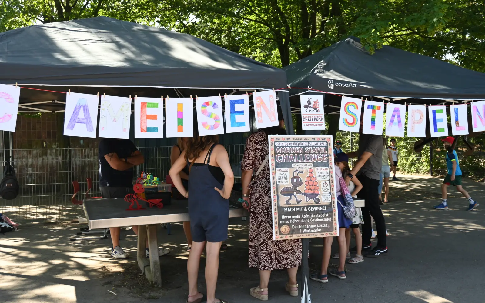 An verschiedenen Spiel- und Bastelständen gab es für die Mädchen und Jungen viel zu entdecken. Foto: sam