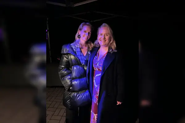 Präsidentin Sabine Hartmann begrüßte die Gäste zur ersten Lions Charity Party Night des Lions Club Düsseldorf-Schloss Kalkum. Foto: privat