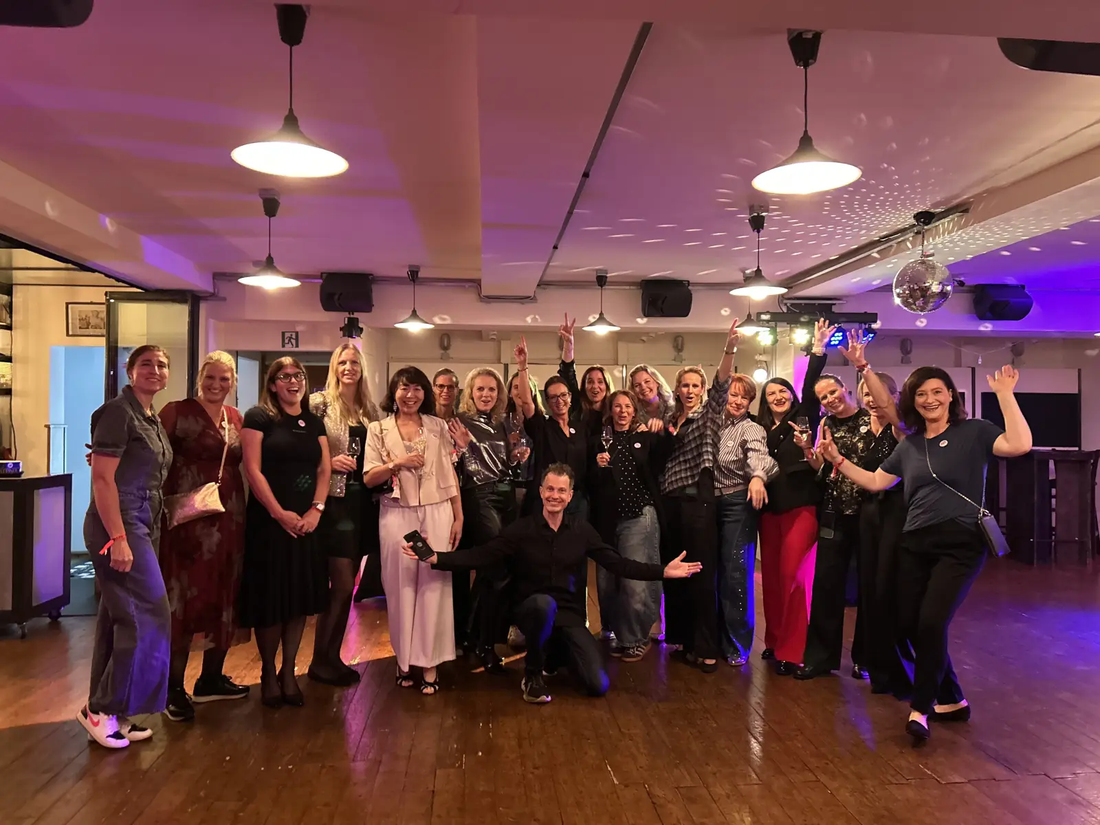 Die Damen des Lions Club Düsseldorf-Schloss Kalkum feierten mit mehr als 300 Gästen bis in den Morgen ihre erste Lions Charity Party Night. Foto: privat