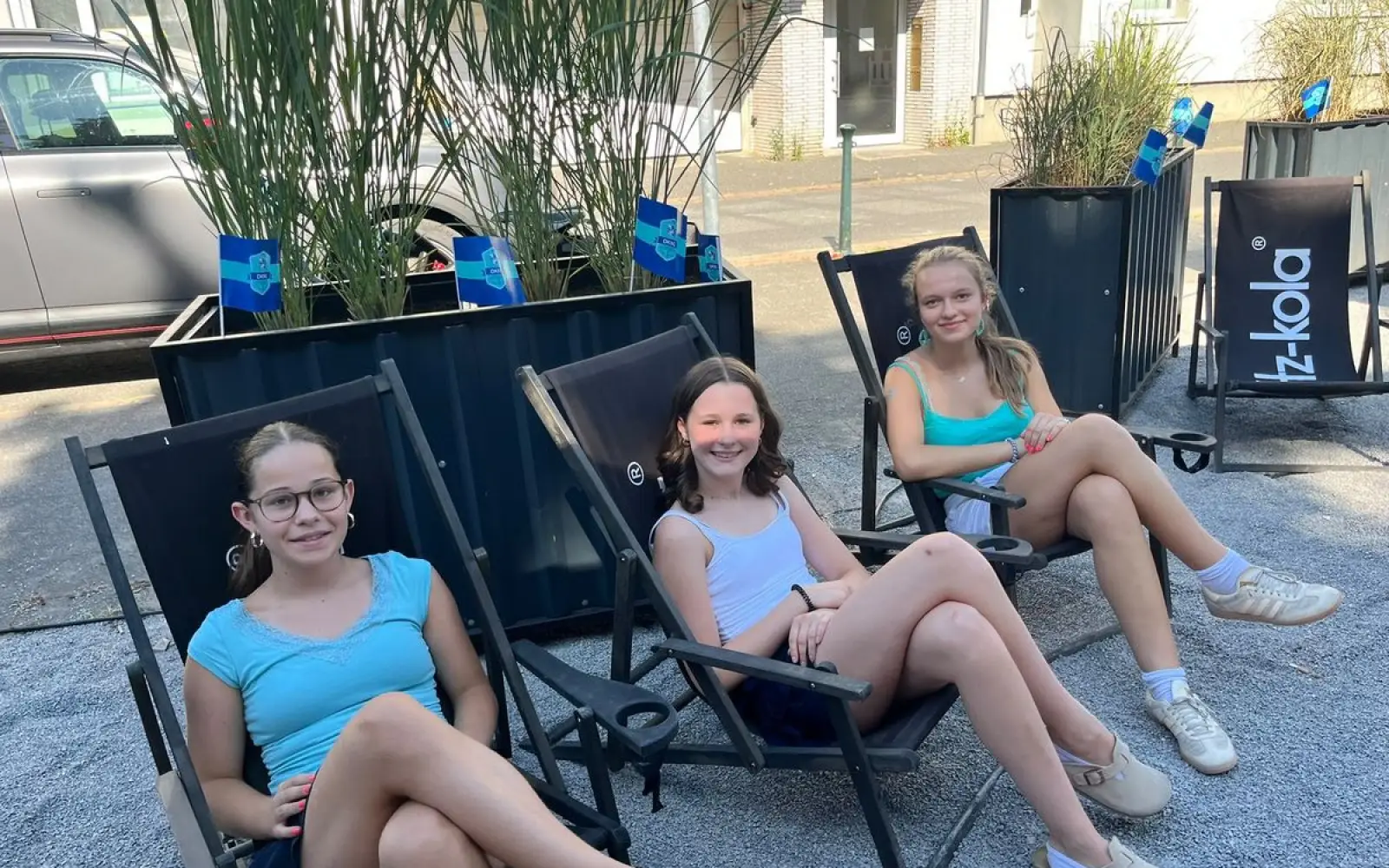 Mit Fähnchen in den Vereinsfarben genossen auch die jüngsten Gäste das Fest. Foto: privat
