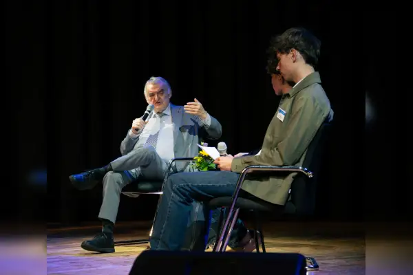 „Politik im Dialog“ im MMG mit Minister Reul