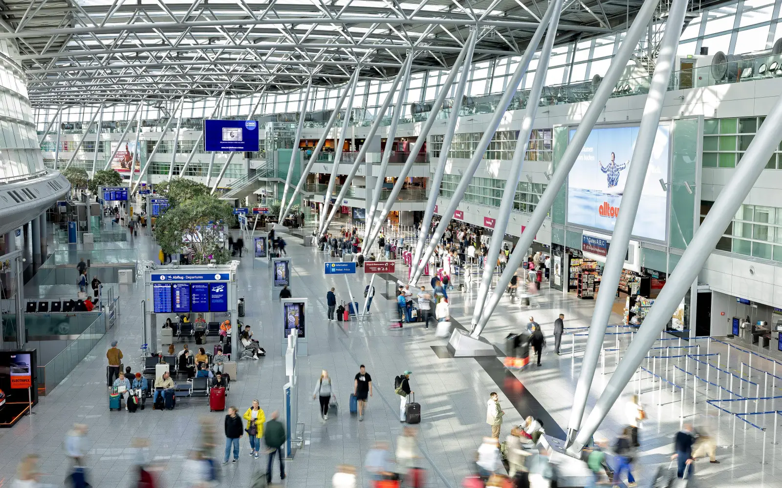 Rund 3,4 Millionen Passagiere reisten in den Sommerferien über den Düsseldorfer Flughafen, für September werden weitere 2,2 Millionen erwartet. Foto: Flughafen Düsseldorf / Andreas Wiese