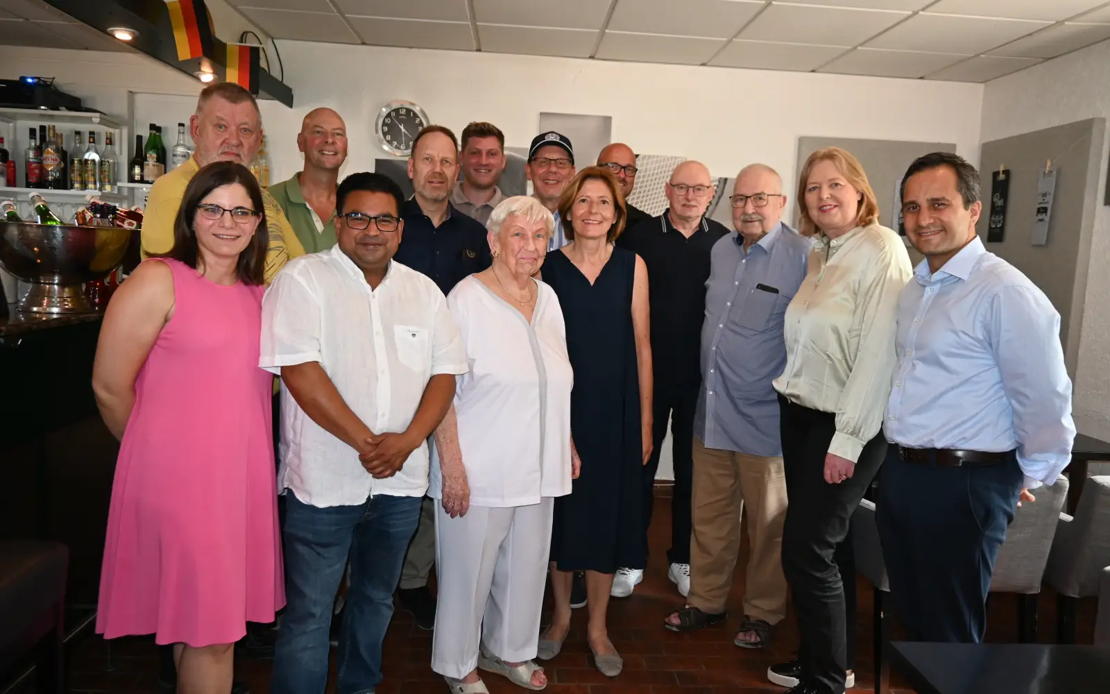 Für ihre langjährige Mitgliedschaft in der SPD wurden mehrere Jubilare im Tennis-Vereinsheim in Rahm geehrt. Foto: sam