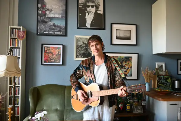 Der gebürtige Huckinger Philipp Eisenblätter stellt am 24. Oktober im Bezirksamt Süd sein neues Album vor. Foto: sam