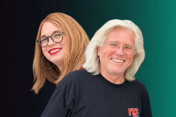 Zum Trinkhallentag spielen an Micha's Seehütte in Wedau zwei Duos