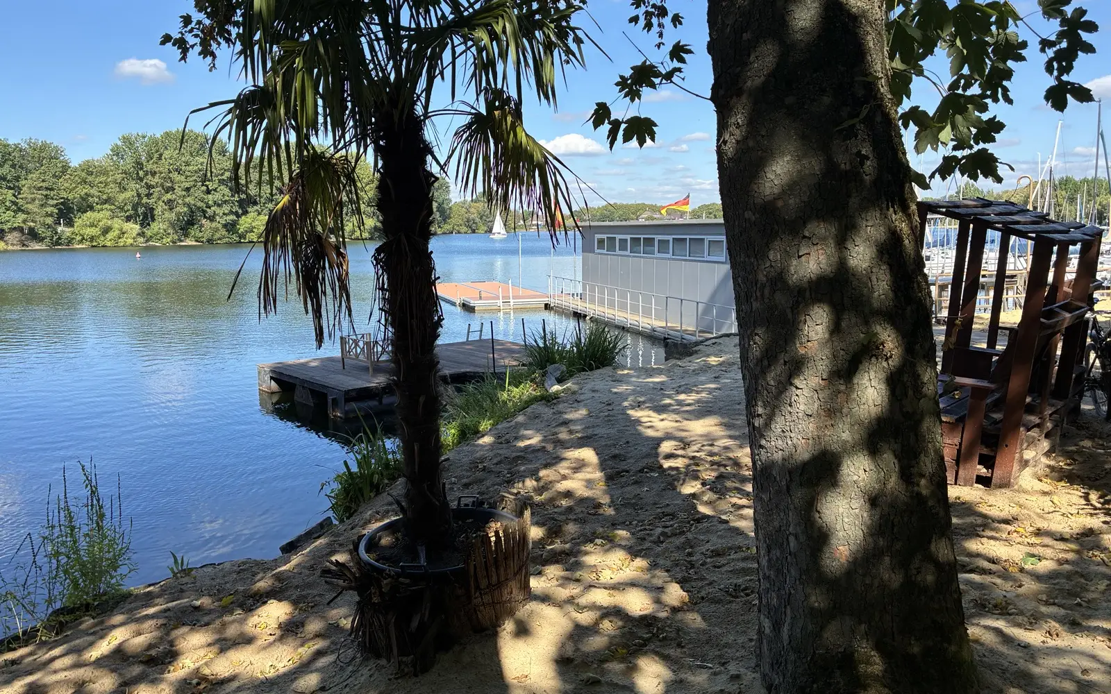 Am Masurensee liegen der Funsteg und das Bootshaus der Wanheimer Kanu-Gilde. Der Verein, der seit 50 Jahren besteht, hat dort einen von zwei Standorten an der Seenplatte. Foto: privat
