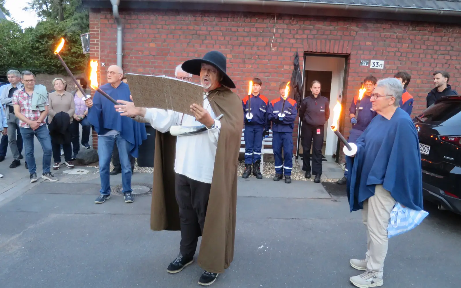 Der Kalkumer Nachtwächter berichtet über starke Kalkumer Frauen und das frühere Dorfgeschehen. Foto: hs