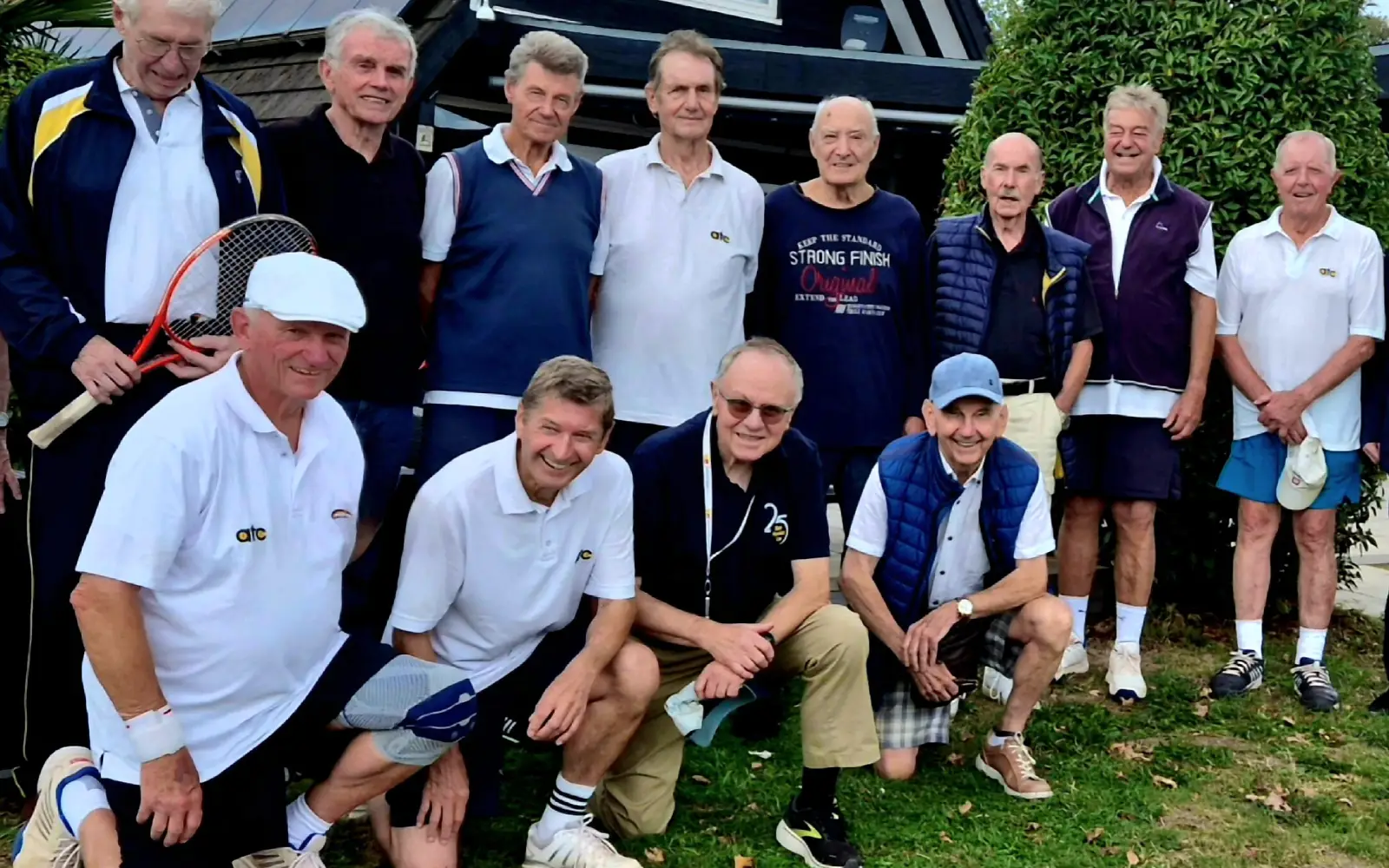 Zum 25. Mal trafen sich die Senioren des Angermunder Tennisclubs am Samstag, 29. August, zum Good Morning Cup, einem Einladungsturnier unter dem Motto „80 und ein bisschen mehr“. Foto: privat