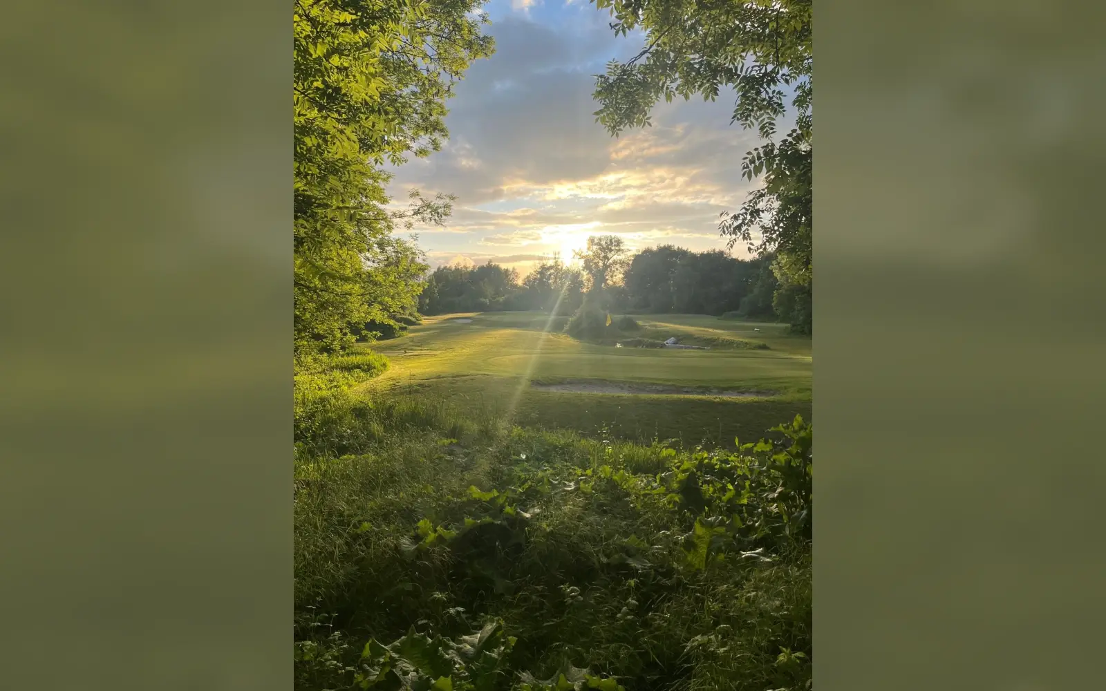Zur Anlage von Golf&more Huckingen gehört ein Kurzplatz mit sechs Bahnen, hier im Abendlicht. Foto: privat