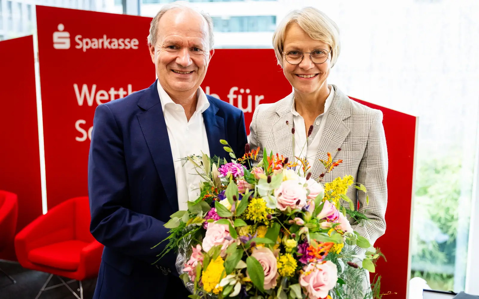 Lobten die Kreativität aller Nachwuchsjournalisten und unterstrichen die wichtige Funktion der Schülerzeitungen: NRW-Schulministerin Dorothee Feller und RSGV-Präsident Michael Breuer. Foto: RSGV