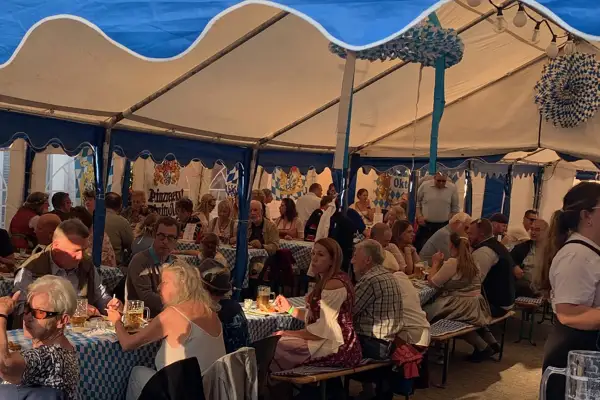 Angermund feiert sein 16. Oktoberfest auf dem Mühlenhof