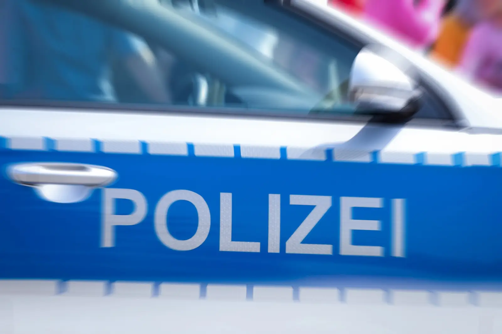 An der Kreuzung Angermunder Straße und Zur Kaffeehött in Rahm sind ein Motorradfahrer und seine Mitfahrerin verletzt worden (Symbolbild). Foto: Joerg Huettenhoelscher/Depositphotos