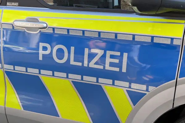 Falsche Stadtwerke-Mitarbeiter bestehlen Seniorin in Wanheim-Angerhausen