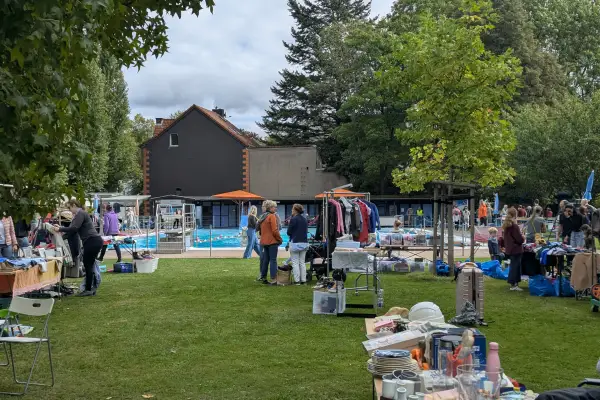 Im Freibad Kaiserswerth endet die Saison mit Abschwimmen und Trödelmarkt
