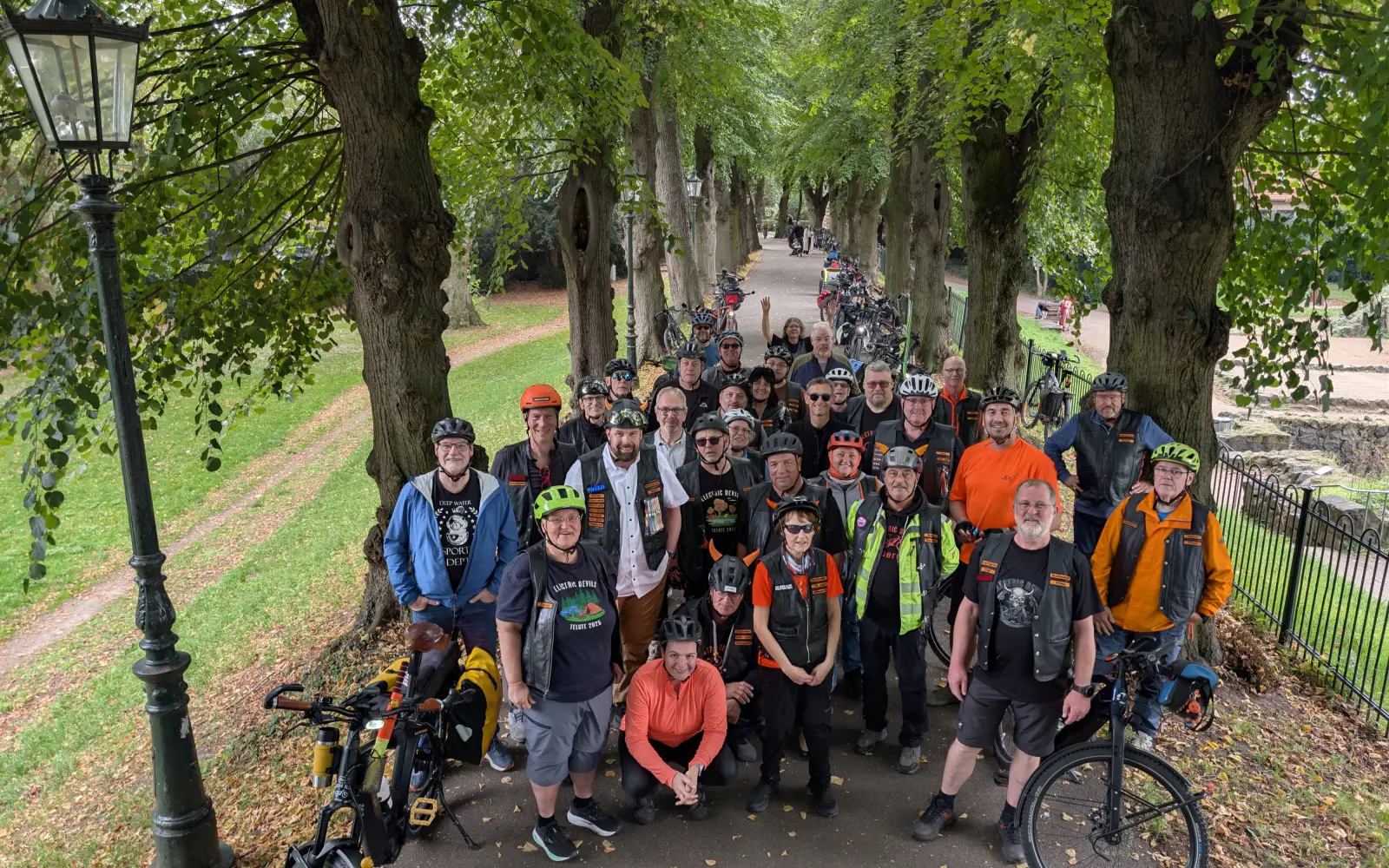 E-Bike-Rocker der Electric Devils machen Station an der Kaiserpfalz