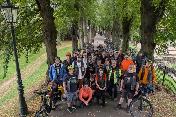 E-Bike-Rocker der Electric Devils machen Station an der Kaiserpfalz