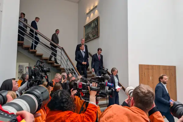 Das Interesse der Medienvertreter an den Statements nach dem Rundgang durch den Standort im Duisburger Süden war groß. Foto: ah