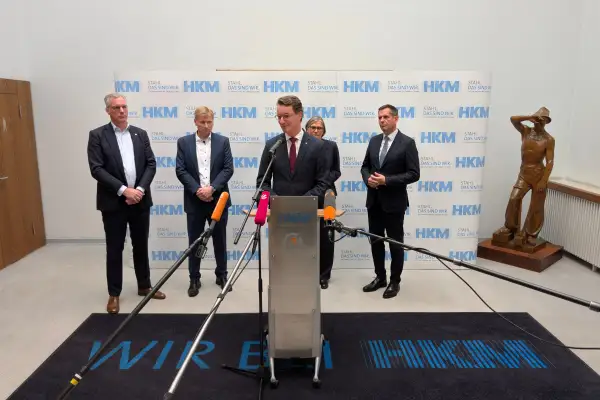 NRW-Ministerpräsident Hendrik Wüst sprach am Ende des Besuchs zu den Medienvertretern. Foto: ah