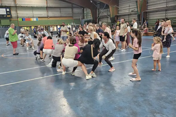 Handballer gewinnen das Tauziehen beim TVA-Sommerfest