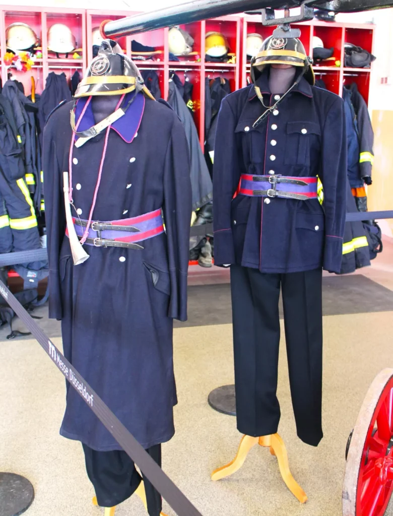Die ‚Mode‘ der früheren Feuerwehr. Foto: vj