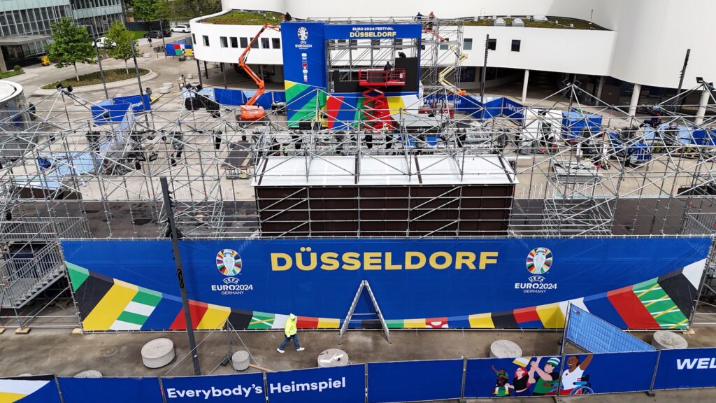 Willkommen in Düsseldorf - die Fan Zone Schauspielhaus sieht bereits jetzt nach EURO 2024 aus!
© Foto: Landeshauptstadt Düsseldorf/David Young